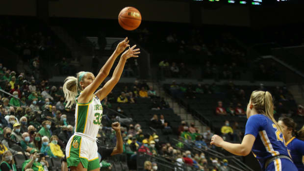 Sydney Parrish shoots a three-pointer.